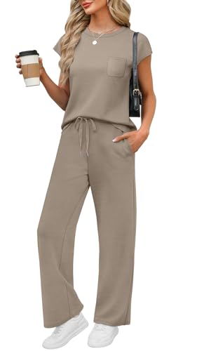 Travel Clothing for Women Over 60: Stylish Comfortable Airport Outfits